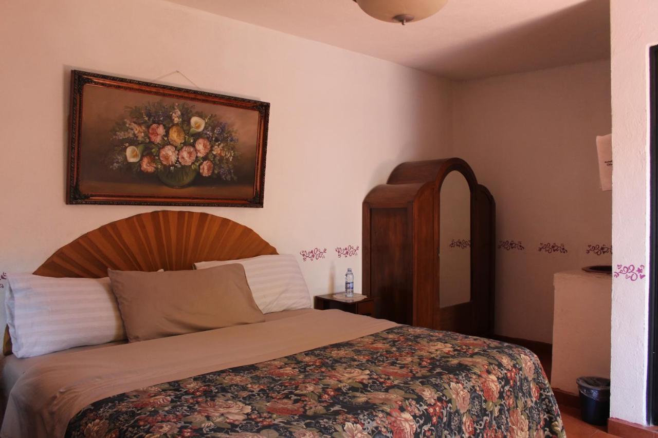 Hotel Posada Chamacuero Comonfort Extérieur photo